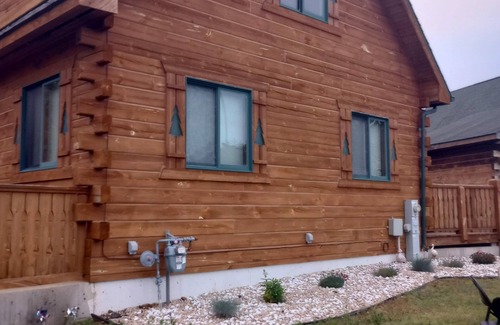Warrens Cabin | Cozy 2 bedroom cabin with spacious loft perfect for the family