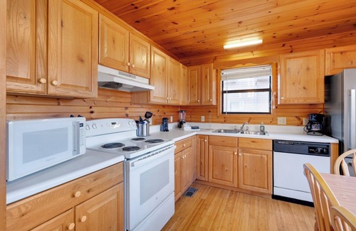 Celina Cabin | Cozy 2 Bedroom Chalet .5 Miles from Dale Hollow Lake #5