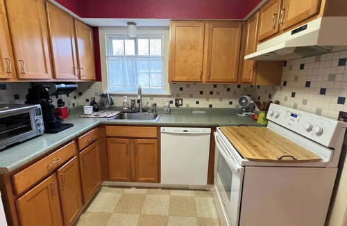 South Amherst Condo | Cozy 2-bedroom condo near town of Amherst and five colleges