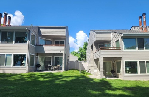 Manson Condo | Cozy 2-bedroom condo, pool/hot tub, recreation, fitness room, WiFi, family fun