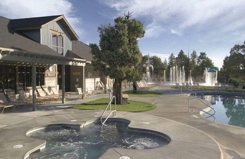 Redmond Condo | Cozy 2-bedroom condo with AC, WiFi in enchanting Redmond