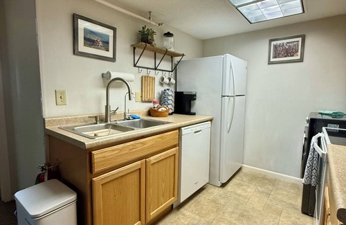 Stowe Area Condo | Cozy 2-bedroom condo with WiFi, pool, fitness room in charming Stowe
