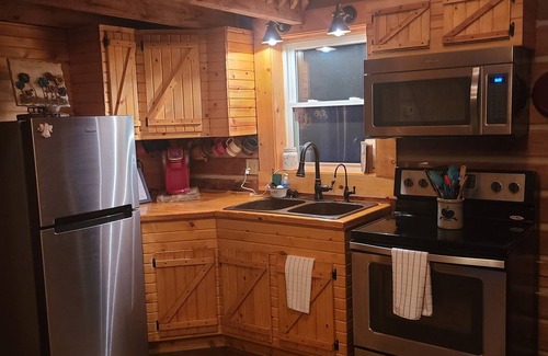 Paoli Cabin | Cozy 2-bedroom country side cabin. Minutes from Patoka Lake. Pet friendly.