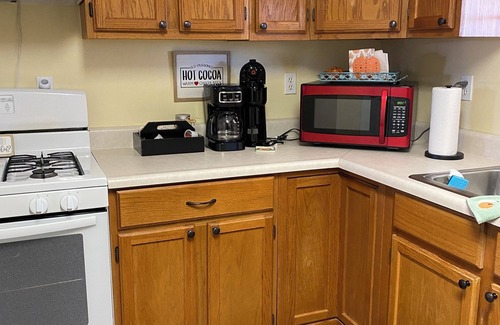 Parsons Cottage | Cozy 2 Bedroom Country Cottage North of Parsons . Sleeps up to 5 people.