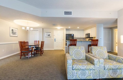 Smith's Memento Resort | Cozy 2-Bedroom Deluxe Suite in Beautiful Daytona Beach!