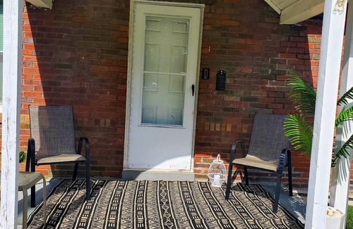 St. John House | Cozy 2 Bedroom Home (Pet Friendly)