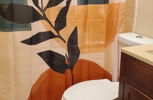 St. John House | Cozy 2 Bedroom Home (Pet Friendly)