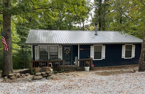 Westview House | Cozy 2-bedroom lake front property