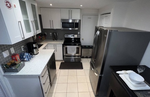 Meadowvale Village Apartment | Cozy 2-bedroom luxury suite near Toronto airport.