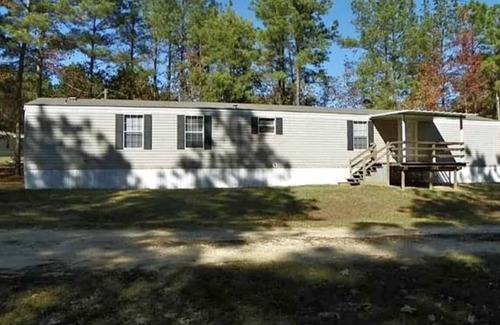 Leesville House | Cozy 2-bedroom mobile home near work and play