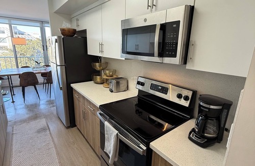 Ocean Park Apartment | Cozy 2-bedroom Oasis apartment in Santa Monica, w/all amenities optimal Location