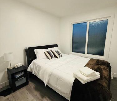 Southeast Edmonton House | Cozy 2 Bedroom Suite Pet Friendly Garage