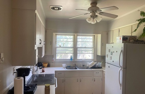 Berkeley Springs Apartment | Cozy 2-bedroom apartment in charming Berkeley Springs with AC, WiFi