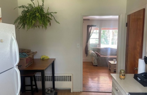 Berkeley Springs Apartment | Cozy 2-bedroom apartment in charming Berkeley Springs with AC, WiFi