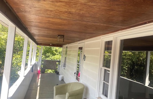 Berkeley Springs Apartment | Cozy 2-bedroom apartment in charming Berkeley Springs with AC, WiFi