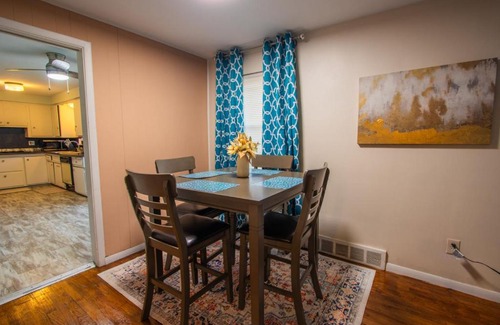 Cleveland Heights Apartment | Cozy 2 Bedroom in Cleveland