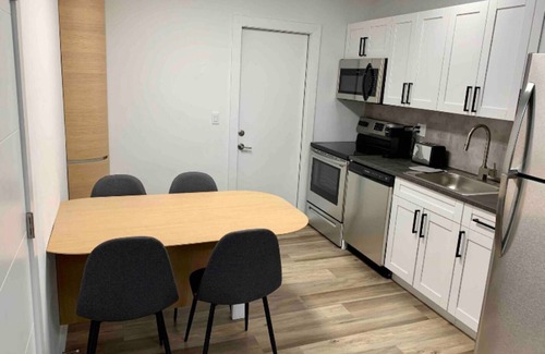 Harbordale Apartment | Cozy 2 bedroom apartments - Centrally Located!