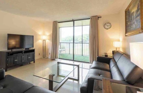 West Palm Beach Condo | Cozy 2-bedroom condo with WiFi, AC in charming West Palm Beach