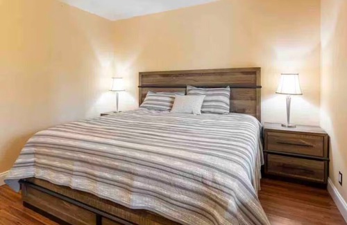West Palm Beach Condo | Cozy 2-bedroom condo with WiFi, AC in charming West Palm Beach
