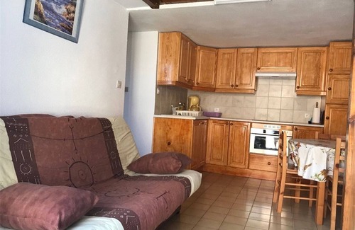 Leucate Villa | Cozy 2-Bedroom Villa + Mezzanine, Sleeps 6, Steps to Beach, Parking, TV, Washer