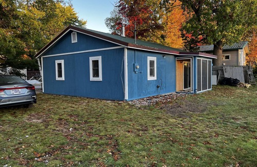 Barryton Cabin | Cozy 2-bedroom waterfront cabin with AC and WiFi in pleasant Barryton