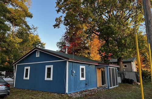 Barryton Cabin | Cozy 2-bedroom waterfront cabin with AC and WiFi in pleasant Barryton