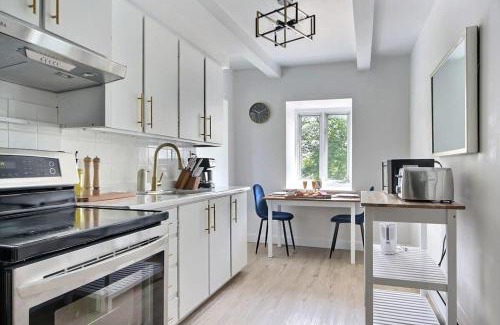 Quartier 5-4 Apartment | Cozy 2 Br 2 King Bed 2 Free P 8min City Center