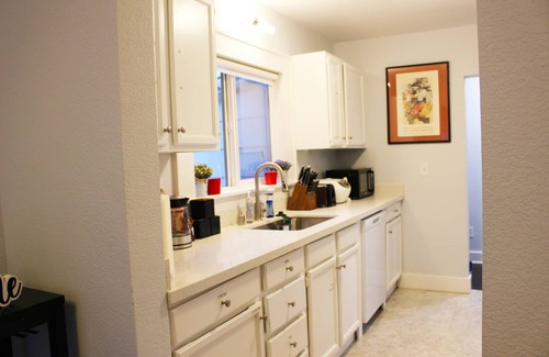 Dunlap House | Cozy 2 BR House w/Large Yard, Near Bus/Light Rail (Airbnb SuperHost)