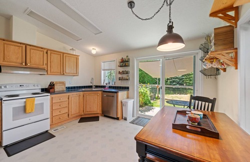 Bozeman House | Cozy 2 BR with Outdoor Seating and Mountain Charm