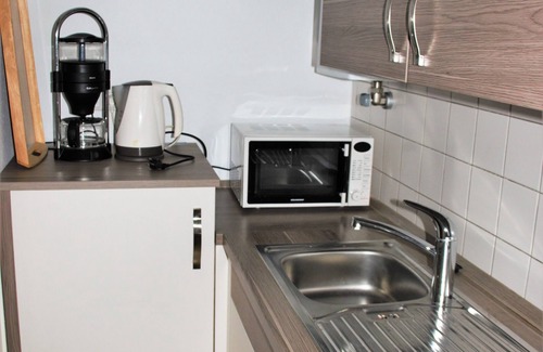 Suedviertel Apartment | Cozy 2-room apartment between main station and Aalto-Theater with small balcony. Balcony i