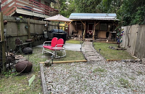 Yulee Cabin | Cozy 200 ft tiny house with WiFi, AC, located in nature and close to so much.