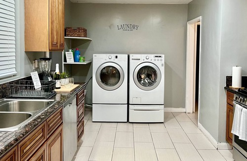 South Gate House | Cozy 2B home, free parking on premise, & near LAX