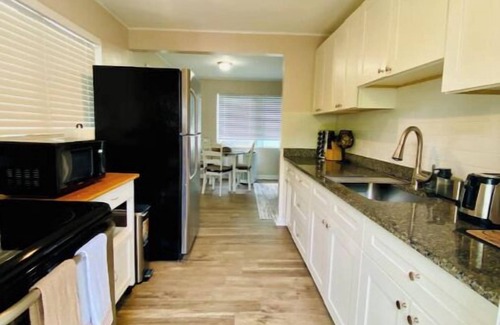 Mango Groves House | Cozy 2BD Home in Lake Worth Beach 1.5 mi to Beach, Golf Course, Downtown