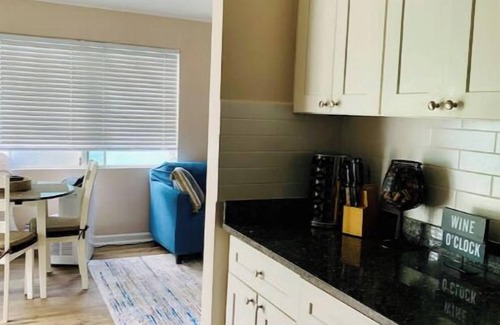 Mango Groves House | Cozy 2BD Home in Lake Worth Beach 1.5 mi to Beach, Golf Course, Downtown