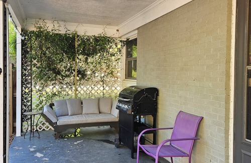 Durham House | Cozy 2bd house in Durham with fully fenced backyard and office, pet friendly!