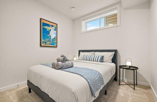 Keith Apartment | Cozy 2BR BSMT Suite with Board Games and Netflix