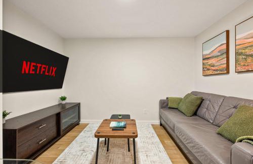 Keith Apartment | Cozy 2BR BSMT Suite with Board Games and Netflix