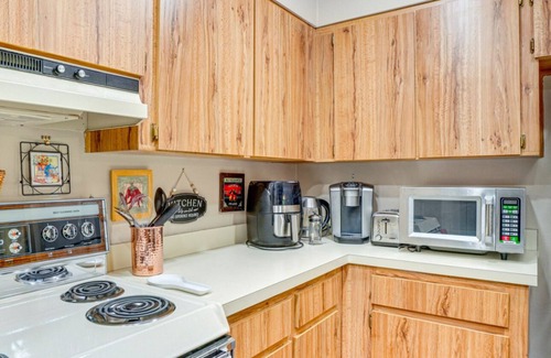 Deltona Lakes Apartment | COZY 2BR Condo with Pool bike-trail near lake beach fireplace SAFE community