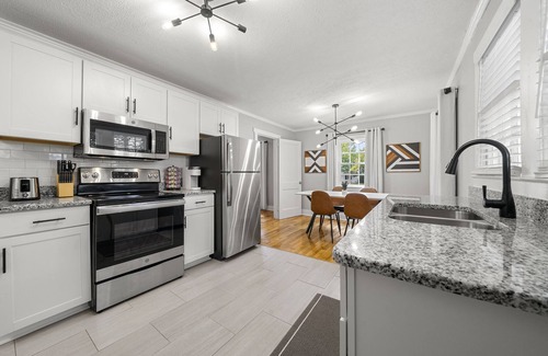 Warm Springs Cottage | Cozy 2BR Cottage in Downtown Warm Springs (A)