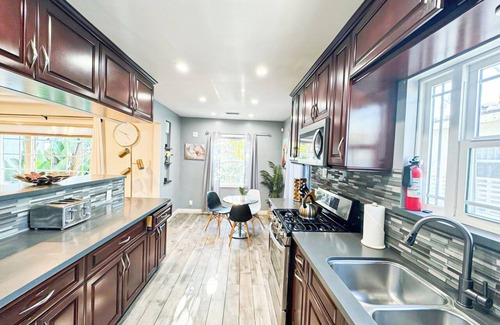 View Park-Windsor Hills House | Cozy 2BR Gem Near LAX, SoFi Stadium & The Forum - MK1