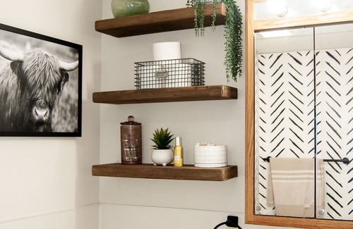 Akron House | Cozy 2BR Getaway