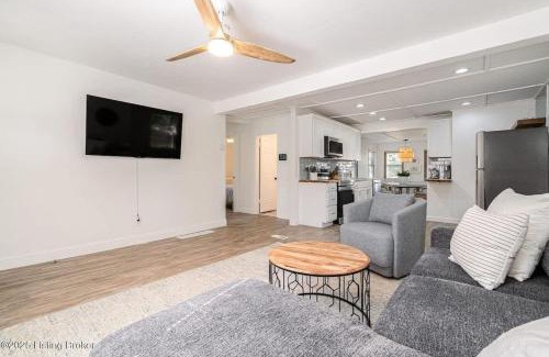 Clifton Heights House | Cozy 2BR Home Near Downtown w Backyard & Parking