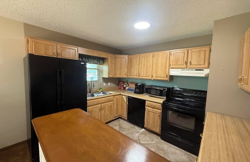 Wichita House | Cozy 2BR Main Floor Suite w/Private Entrance and Huge Backyard Access