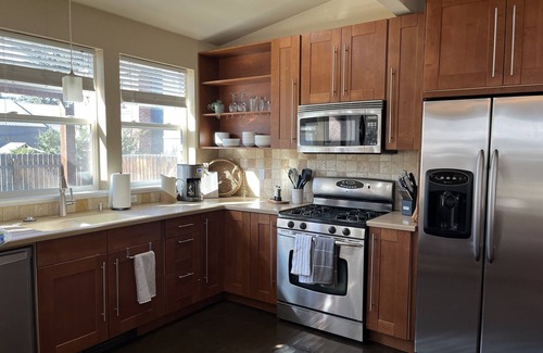 Eagle House | Cozy 2BR “Mountain Cottage”- Centrally located in the heart of Eagle