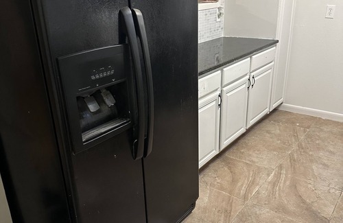 Ruskin House | Cozy 3/2 King Bed with room for RV/Boat storage. Pet Friendly