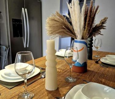 Leicester Apartment | Cozy 3-Bed House Near Fosse Park with Parking