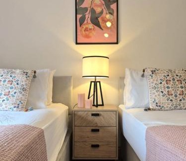 Leicester Apartment | Cozy 3-Bed House Near Fosse Park with Parking