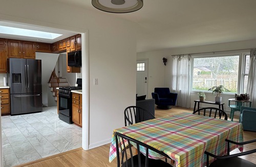 Arlington Heights House | Cozy 3 bedroom home in Arlington Heights