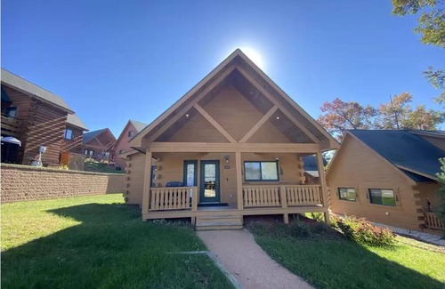 Warrens Cabin | Cozy 3 bedroom/2 bath cabin near 3 Bears Resort and Jellystone Park-Warrens, WI