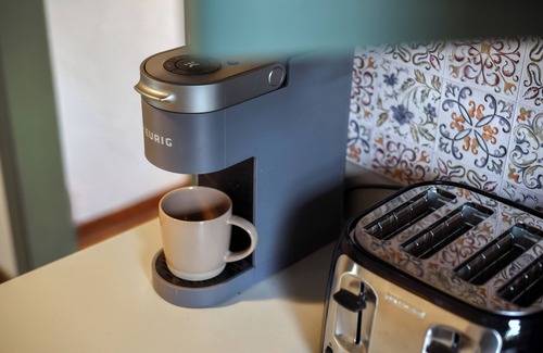 South Hills House | Cozy 3-bedroom - amazing coffee - easy parking